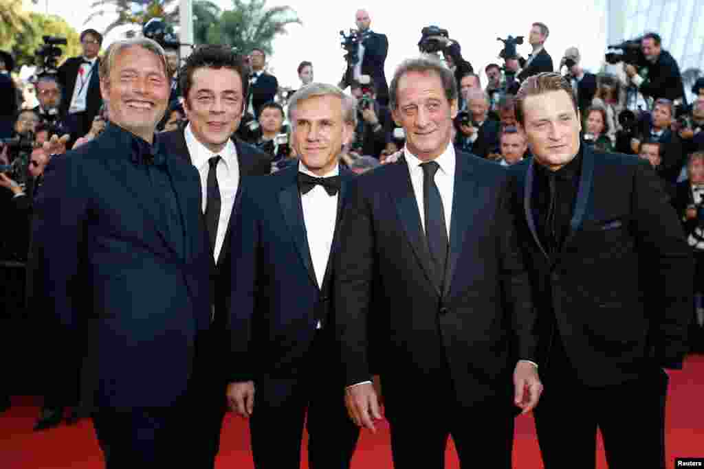 演员 Christoph Waltz, Benicio del Toro, Vincent Lindon, Mads Mikkelsen 和 Benoit Magimel