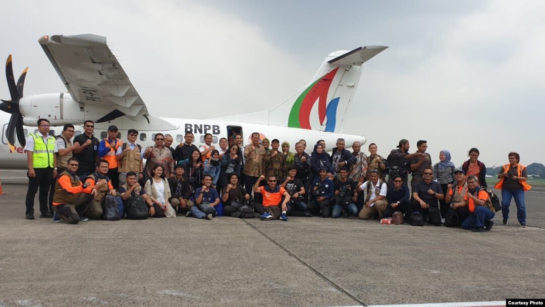 285 warga yang telah menjalani proses observasi dan karantina selama 14 hari di Natuna, Kepri, dipulangkan ke kampung halaman masing-masing Sabtu sore (15/2). Courtesy : BPNP.