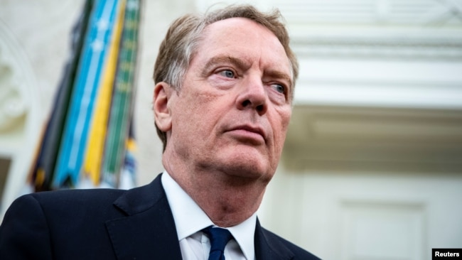 时任美国贸易代表罗伯特·莱特希泽(Robert Lighthizer)在白宫椭圆形办公室会见巴林王储萨勒曼·本·哈马德·阿勒哈利法(Salman bin Hamad Al Khalifa) (资料照片:2019年9月16日)