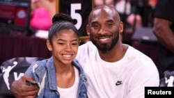 Kobe Bryant e a sua filha Gianna Bryant "Gigi" a 27 de Julho de 2019, em Las Vegas (Arquivo)