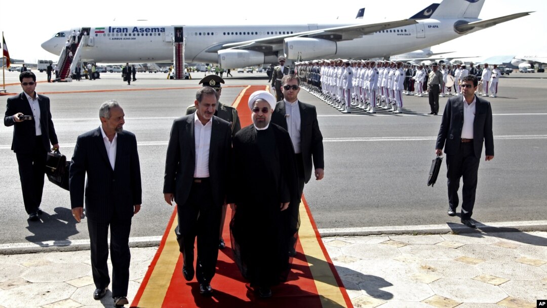 Iranski predsednik Hasan Rohani i potpredsednik Ešag Džahangiri na Mehrabad aerodromu u Teheranu