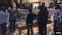 FILE: Members of Tajamuka-Sesijikile Campaign demonstrating outside the Unicef offices in Harare. (Photo: Patricia Mudadigwa)