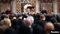 Đức Giáo Hoàng Phanxicô gặp Ngoại giao đoàn nhân dịp năm mới tại Sala Regia ở Vatican ngày 7/1/2019.