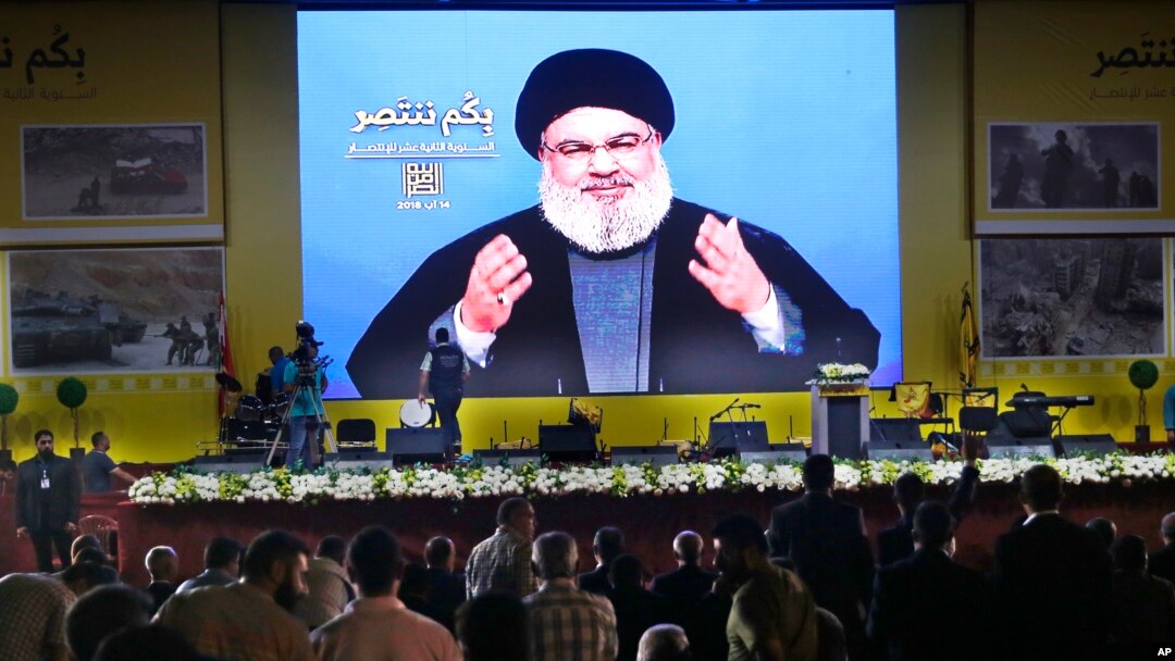 Pemimpin Hizbullah Hassan Nasrallah memberikan pidato melalui televisi di Beirut. 