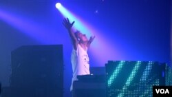 Armin van Buuren was voted DJ Mag's Top DJ in the world on Monday. He attracted thousands at Echostage in Washington, DC. (Carla Babb/VOA)