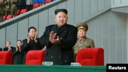 지난달 28일 북한 김정은 국방위원회 제1위원장이 리모델링 공사를 마친 평양 '5월1일 경기장'에서 여자 축구경기를 관람하고 있다.