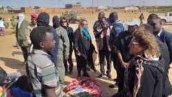 Alexandra Morielli, représentante du HCR au Niger lors de sa visite sur le camp des demandeurs d’asile incendie à Agadez, le 7 Janvier 2020. (Courtesy photo/Air infos Agadez)