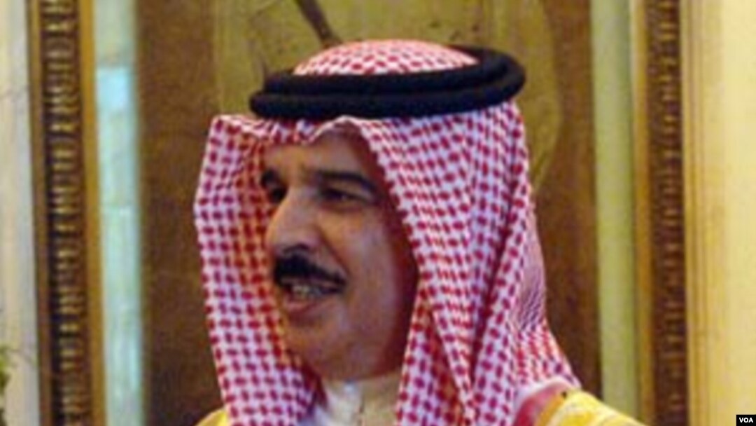 Raja Hamad bin Isa al-Khalifa menyampaikan rasa belasungkawa atas tewasnya dua korban dalam aksi-aksi protes anti-pemerintah.