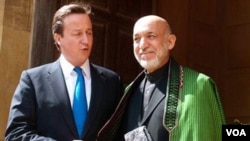 PM Inggris David Cameron bertemu dengan Presiden Afghanistan Hamid Karzai di Kabul (5/7).