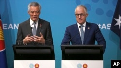 Singapore's Prime Minister Lee Hsien Loong, left, and Australia's Prime Minister Malcolm Turnbull hold a joint press conference at the end of the Association of Southeast Asian Nations (ASEAN) special summit, in Sydney, March 18, 2018.