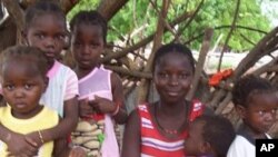 One of the women of Tambacounda region of Senegal who took part this year in "Operation Tabaski" with her children, 23 Nov 2009