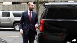 Rick Gates llega a un tribunal federal en Washington, el 23 de febrero de 2018.