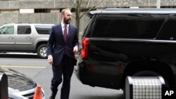 Rick Gates đến một tòa án liên bang ở Washington, ngày 23 tháng 2, 2018.