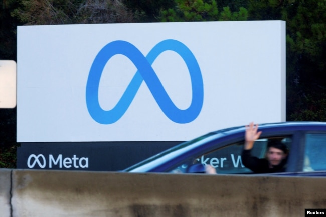 FILE - Commute traffic streams past the Meta sign outside the headquarters of Facebook parent company Meta Platforms Inc in Mountain View, California, U.S. November 9, 2022. (REUTERS/Peter DaSilva/File Photo)