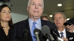 McCain respondió en Twitter: “tranquilos amigos, ¿no pueden aceptar una broma?".