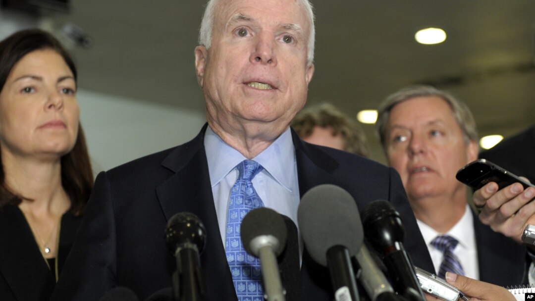 McCain respondió en Twitter: “tranquilos amigos, ¿no pueden aceptar una broma?".