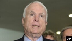 El senador John McCain ha sido un crítico de la actual política del presidente Barack Obama en Siria.