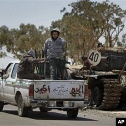 Les rebelles libyens demandent à l'OTAN d'intensifier ses raids aériens