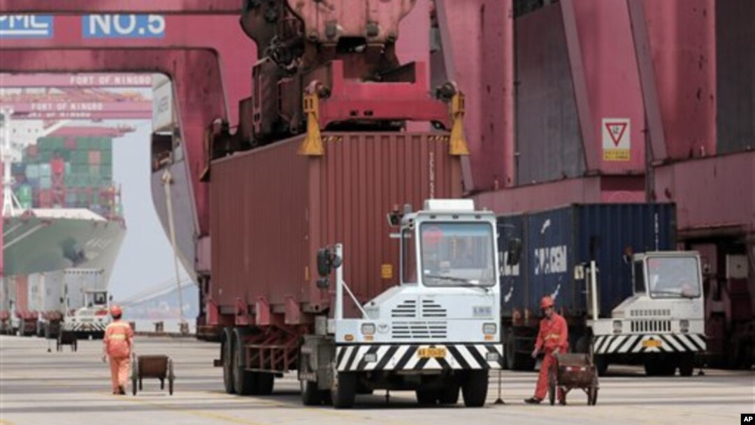 Suasana di Pelabuhan Ningbo, Tiongkok. Turunnya permintaan ekspor dari Tiongkok menyebabkan perlambatan ekonomi Asia. (Foto: Dok)