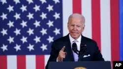 20 Ekim 2021 - ABD Başkanı Joe Biden Pennsylvania'da, 1,2 trilyon dolarlık altyapı paketiyle ilgili konuşurken