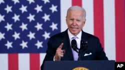 ប្រធានាធិបតី​សហរដ្ឋ​អាមេរិក​លោក Joe Biden និយាយ​អំពី​ផែនការ​ហេដ្ឋារចនាសម្ព័ន្ធ និង​របៀបវារៈ​ក្នុងស្រុក​របស់​លោក ក្នុង​អំឡុងពេល​ដំណើរ​ទស្សនកិច្ច​ទៅ​កាន់​ទីក្រុង Scranton រដ្ឋ Pennsylvania កាលពី​ថ្ងៃទី២០ ខែតុលា ឆ្នាំ ២០២១។