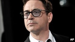 Robert Downey Jr, le dijo a un medio de comunicación que Marvel estaría planeando realizar Iron Man 4, mientras que horas más tarde aseguró lo contrario.