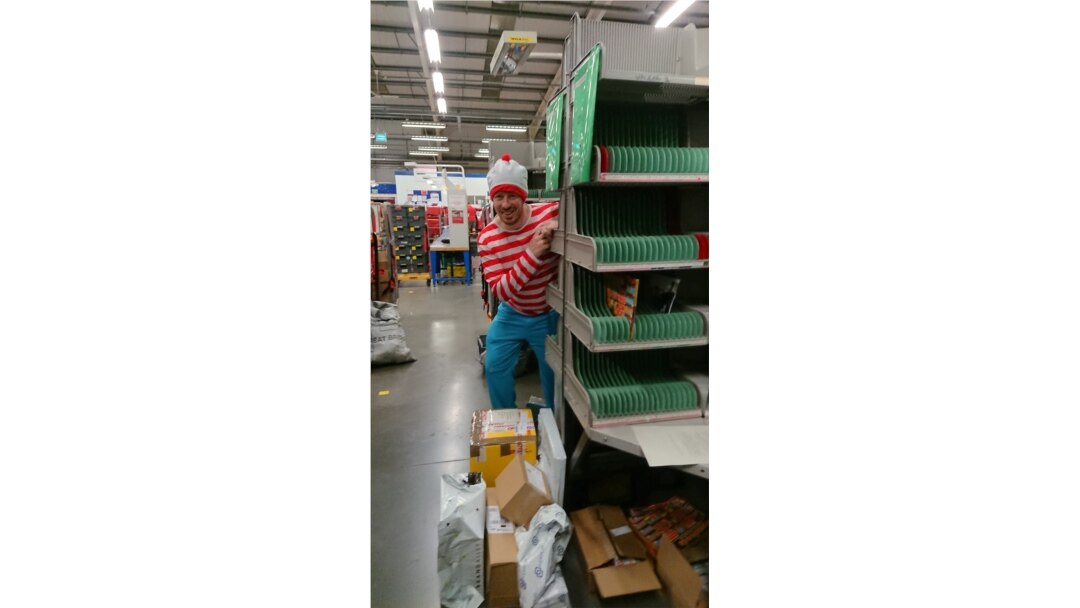 Glen Walton sebagai karakter Waldo.
