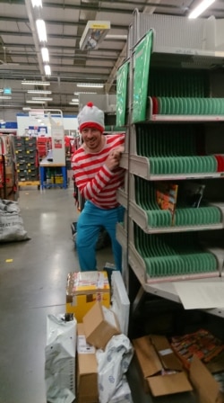 Glen Walton sebagai karakter Waldo.