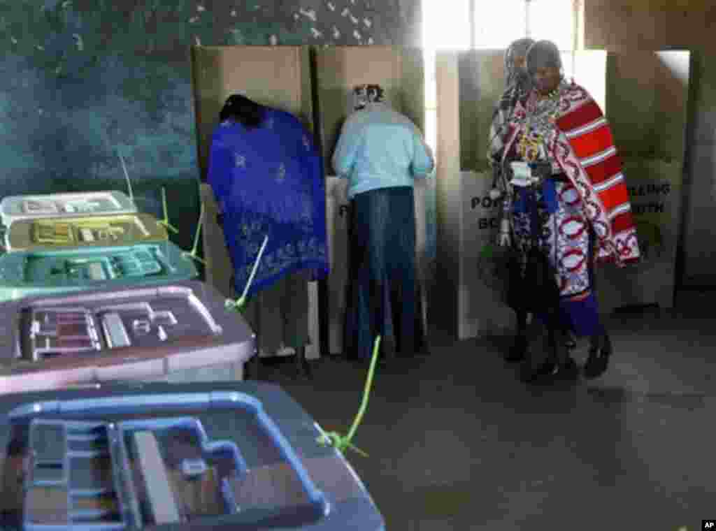 A Masai woman walks towards ballot boxes to cast her vote in a general election in Kajiado West, some 60 kilometers (37 miles) from Nairobi, Kenya, Monday, March 4, 2013. 