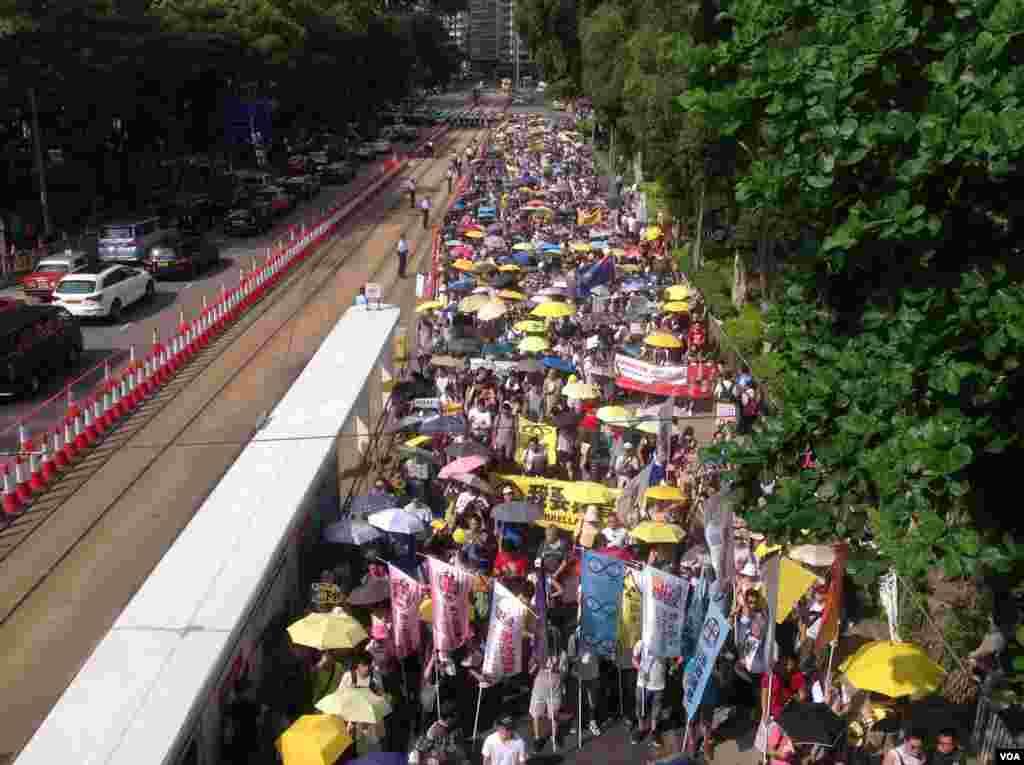 数以万计港人参与“后政改”七一大游行（美国之音海彦拍摄） 