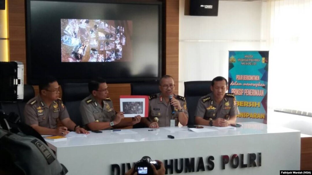 Kepala Divisi Humas Polri Irjen. Setyo Wasisto dalam konferensi pers di Mabes Polri Jakarta, 25 Mei 2017. (Foto:dok)