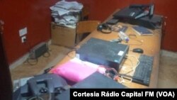 Estúdio da Rádio Capital FM depois do ataque, Bissau, 7 Fevereiro 2022