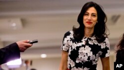 Huma Abedin, dijo que contestó todas las preguntas "lo mejor que pudo" y que "trató de ser lo más útil posible a la comisión".