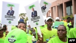 Botswana Congress Party (BCP) supporters chant slogans as the party president Dumelang Saleshando (unseen) arrives at the Botswana High Court to submit his presidential nomination in Gaborone, Sep. 28, 2024. Early voting on Oct. 19 was marred by irregularities.