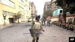 Egipto: Militares pedem desculpa mas não se afastam do poder