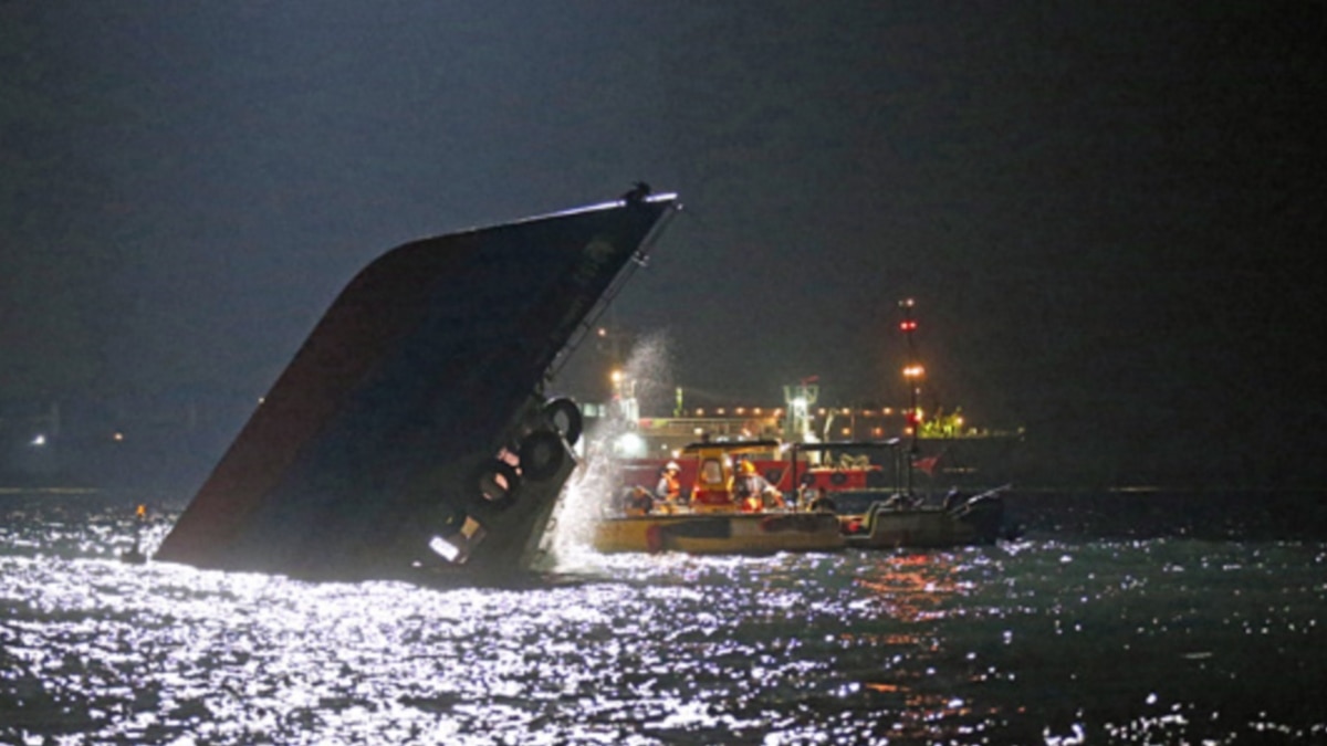 36 muertos en choque de barcos en Hong Kong