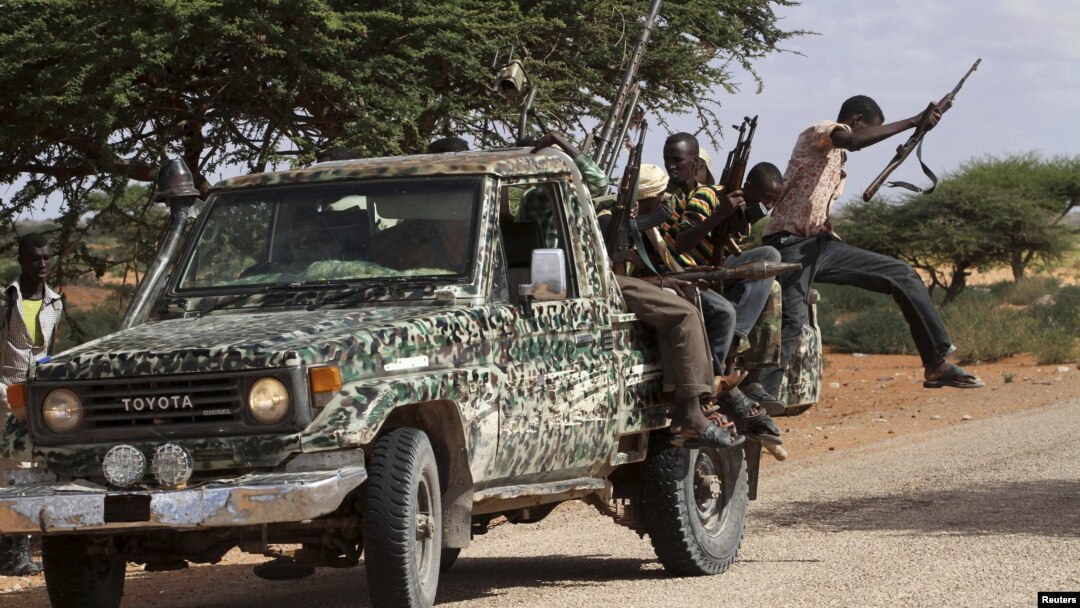 Fighters from the moderate Ahlu Sunna forces arrive at a road checkpoint outside Mareergur town, 30 km (19 miles) to the north of Dhusamareeb, in central Somalia Dec. 17, 2012. (Reuters)