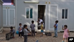Deca se igraju u izbegličkom kampu Ricona oko 86 km severno od Atine. 