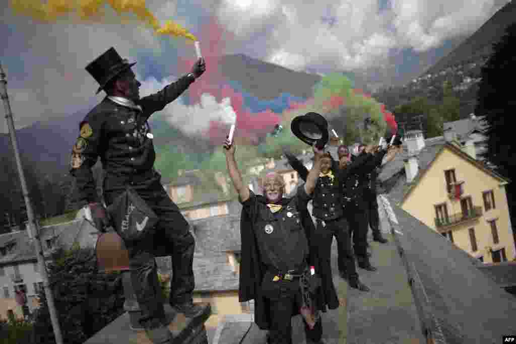 Chimney sweeps standing on rooftops take part in a parade during the 33th International Meeting of Chimney Sweeps in the small village of Santa Maria Maggiore in the Vigezzo Valley, Italy. Some 1,000 chimney sweeps, coming from all over the world, celebrate and remember their particular ancient job, recalling the sacrifice of generations of chimney sweeps who emigrated from the valley since the 14th Century.