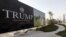 Papan reklame Trump International Golf Club Dubai di Uni Emirat Arab. (Foto: Dok)