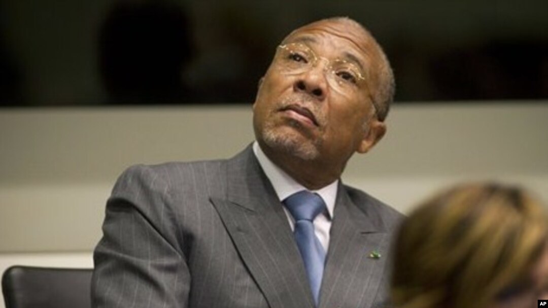 Mantan Presiden Liberia, Charles Taylor saat menunggu sidang pengadilan kejahatan perang di dekat Den Haag, Belanda (16/5).