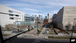 Normalde kalabalık olan Denver'daki adliye sarayı çevresinde bugünlerde kimse görünmüyor