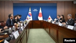 13일 한국 정부서울청사에서 조태열 한국 외교부장관과 이와야 다케시 일본 외무상이 회담을 갖고 있다.