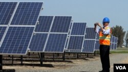 Paneles solares para la generación de energía en el sur de California.