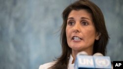 L’ambassadeur américain aux Nations Unies, Nikki Haley, s’adresse à des journalistes au siège des Nations Unies, le 20 juillet 2018.