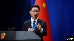 Archivo - Geng Shuang, portavoz del Ministerio de Relaciones Exteriores de China, durante una conferencia de prensa el 28 de noviembre de 2019 en Beijing. 