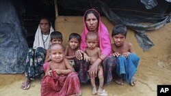 A refugee woman sits with her mother (l) and her children at an unregistered refugees camp, outside the official camp at Kutupalong. Hundreds of thousands of members of the Rohingya ethnic group fled to Bangladesh to escape persecution in neighboring Myan