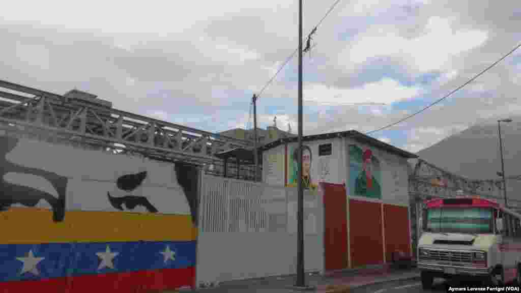 El pensamiento de Chávez es recreado en paredes del Cabletren, un medio de transporte popular de Petare.