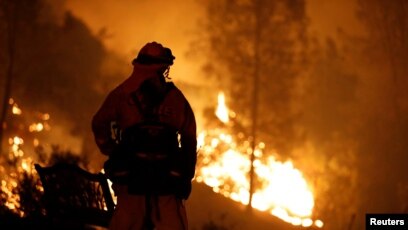 Des Milliers D Evacues A Cause D Un Incendie En Californie