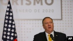 Sekretè Deta ameriken Mike Pompeo ki te pran lapawòl nan ouvèti rankont rejyonal sou kontre-teworism nan Bogota, Kolonbi, lendi 20 janvye 2020 an. (Foto/Ivan Valencia/AP).